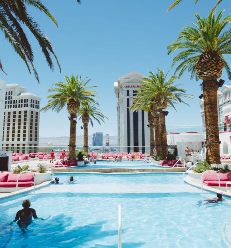 Las Vegas in August [Summer Weather, Outfits, Pool, Things to Do]