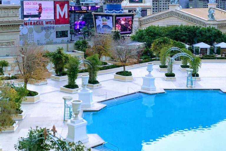 Las Vegas in October [Weather, What to Wear, Activities, Pools]