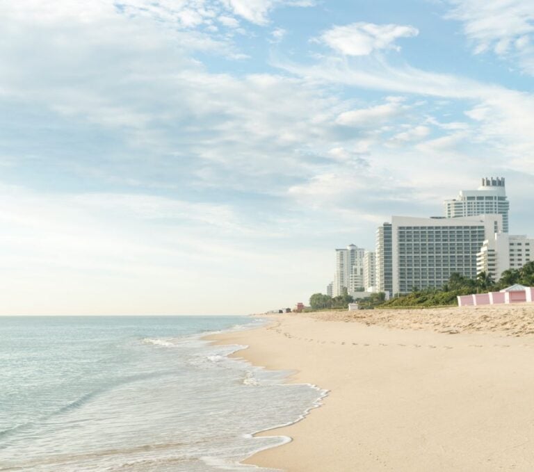 Miami in October [Weather, Fall Outfits, Beaches, Things to Do]