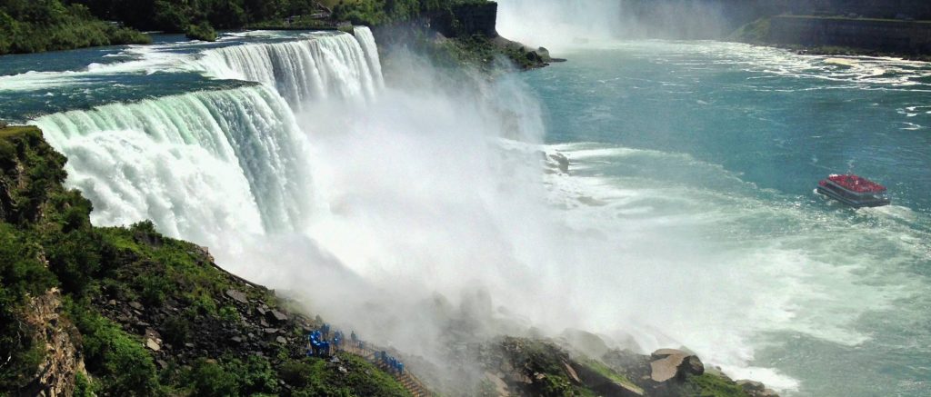 Best Time to Visit Niagara Falls [Weather, Boat Tour, Crowds]